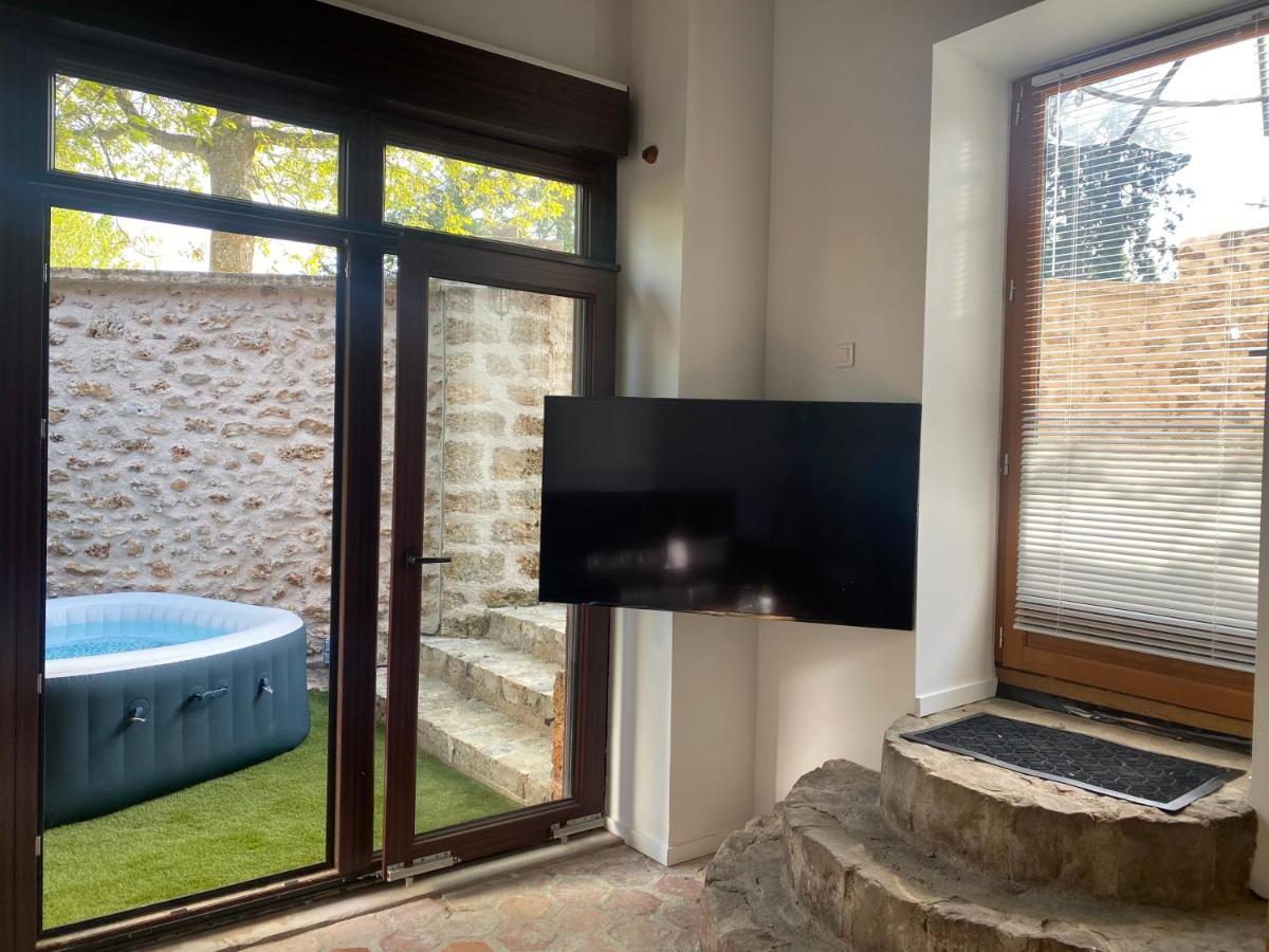 Studio Duplex Avec Spa Et Cour Privee Bonnelles Exterior foto