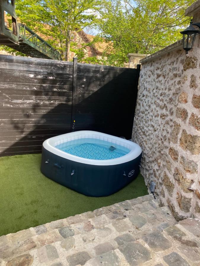 Studio Duplex Avec Spa Et Cour Privee Bonnelles Exterior foto