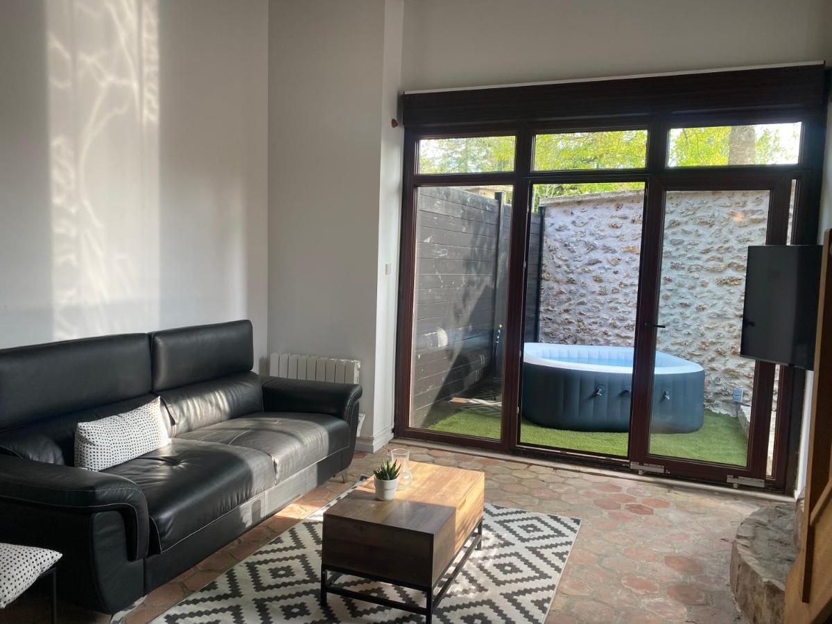 Studio Duplex Avec Spa Et Cour Privee Bonnelles Exterior foto