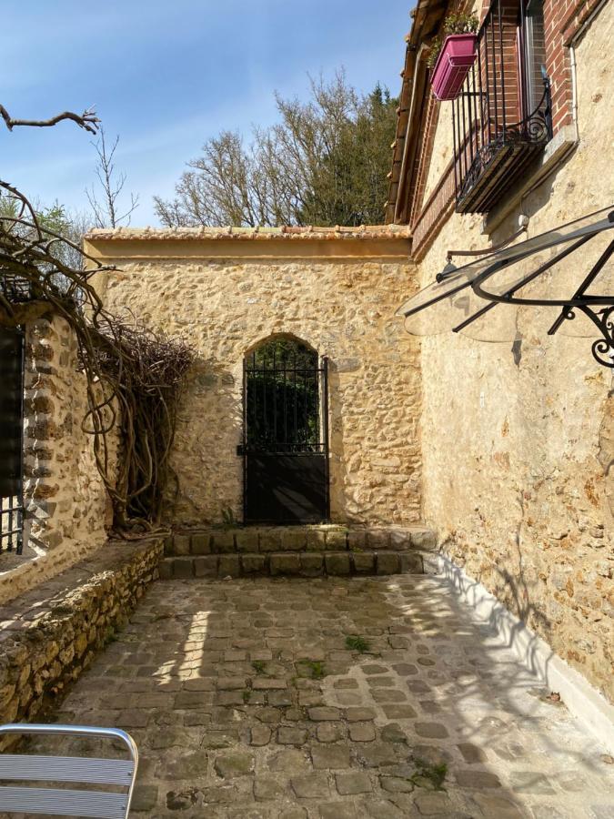 Studio Duplex Avec Spa Et Cour Privee Bonnelles Exterior foto
