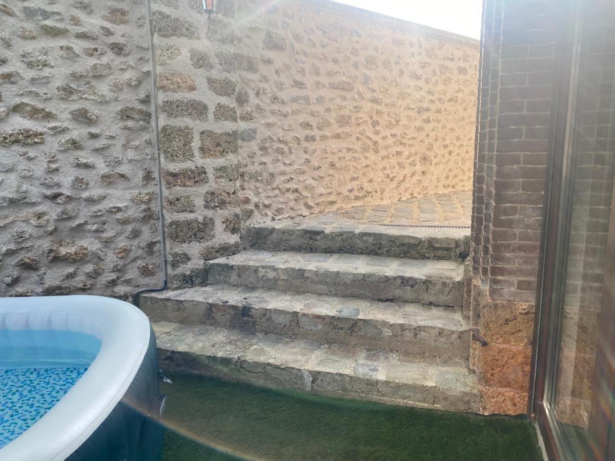 Studio Duplex Avec Spa Et Cour Privee Bonnelles Exterior foto